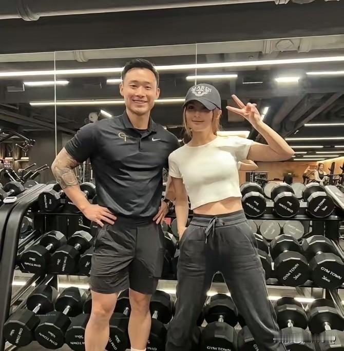 之前还传阿sa与公子哥石恒聪复合，原来是场误会。阿sa清醒着呢，好马不吃回头草，