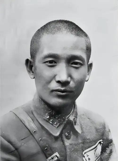 1949年，一次宴席上，曾经的国民党高官张治中端着酒杯走到毛主席面前，直言不讳地