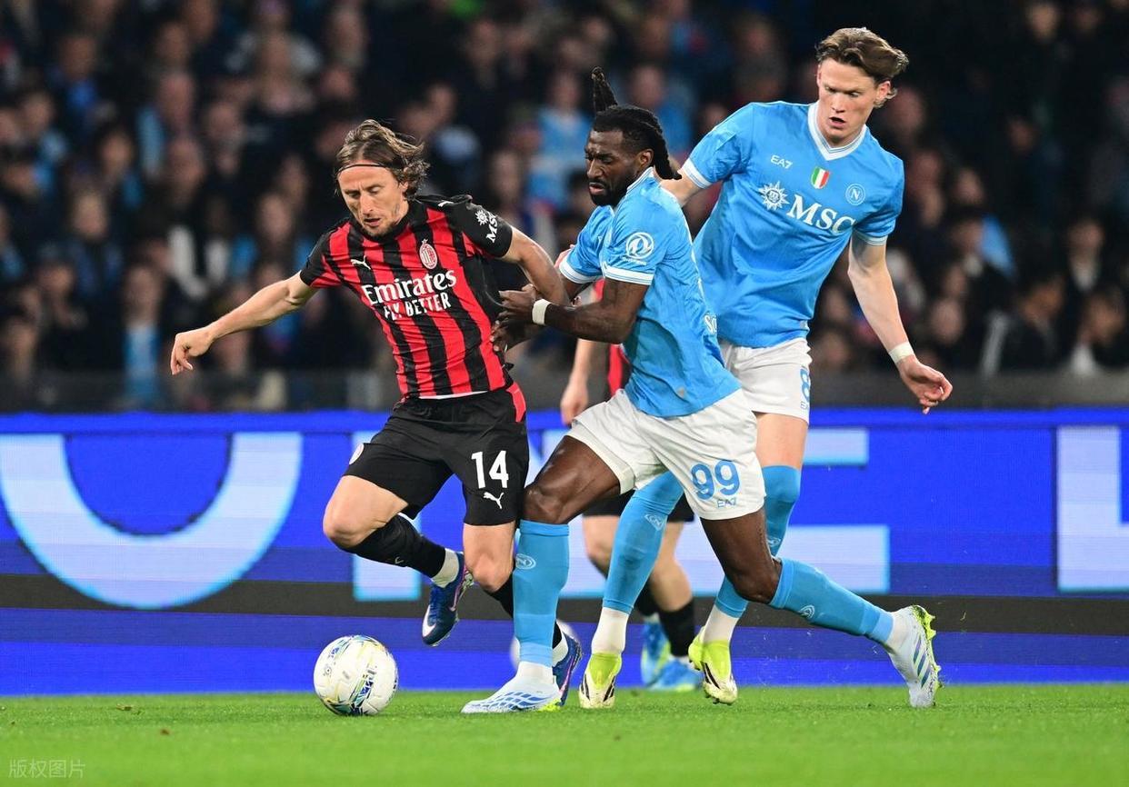 【意甲第二变了，AC米兰做客0-1不敌那不勒斯】没错，意甲第二易主了！前段时间很