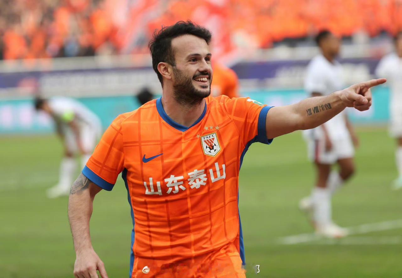 山东泰山俱乐部官宣完成与卡扎伊什维利续约，2026赛季卡扎伊什维利继续为山东泰山