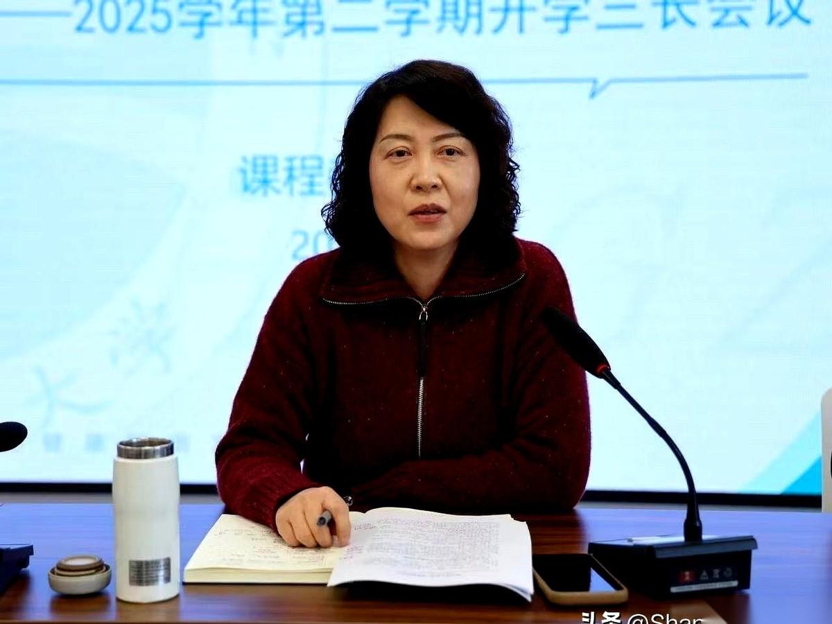 上海高中界，炸锅了！华实高中，这所全上海都叫得上号的“巨无霸”，一夜之间，换帅！