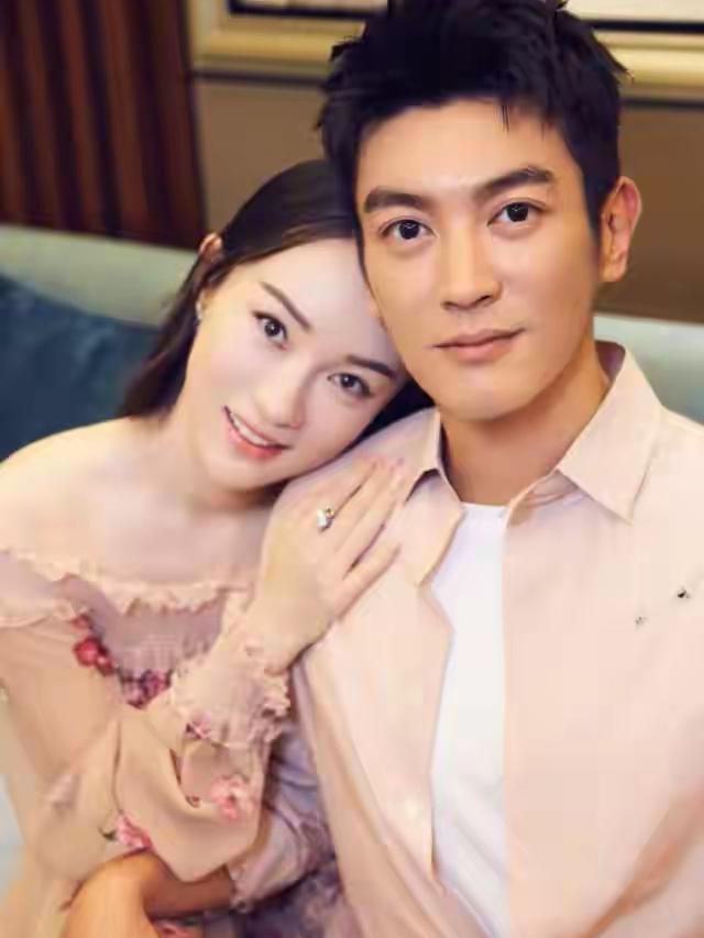 霍思燕说：“杜江没有钱，杜江的钱都在我的账上。他从来不会说我挣的钱给你花。因为他