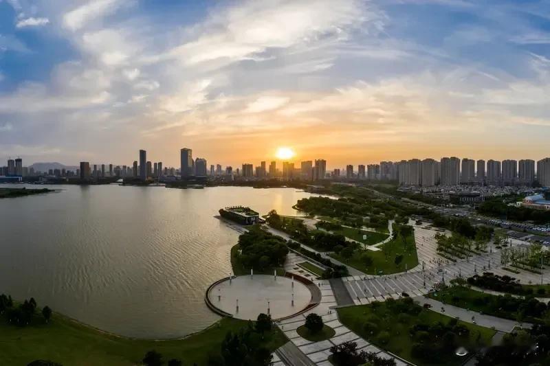 溧阳GDP短期内没有追平宜兴的可能。从2024年两地的GD