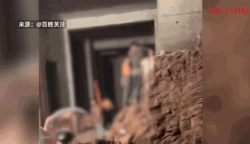 “必须严惩！”6月25日，重庆，一小区业主发现他们两栋楼下的架空层全部被挖空，有