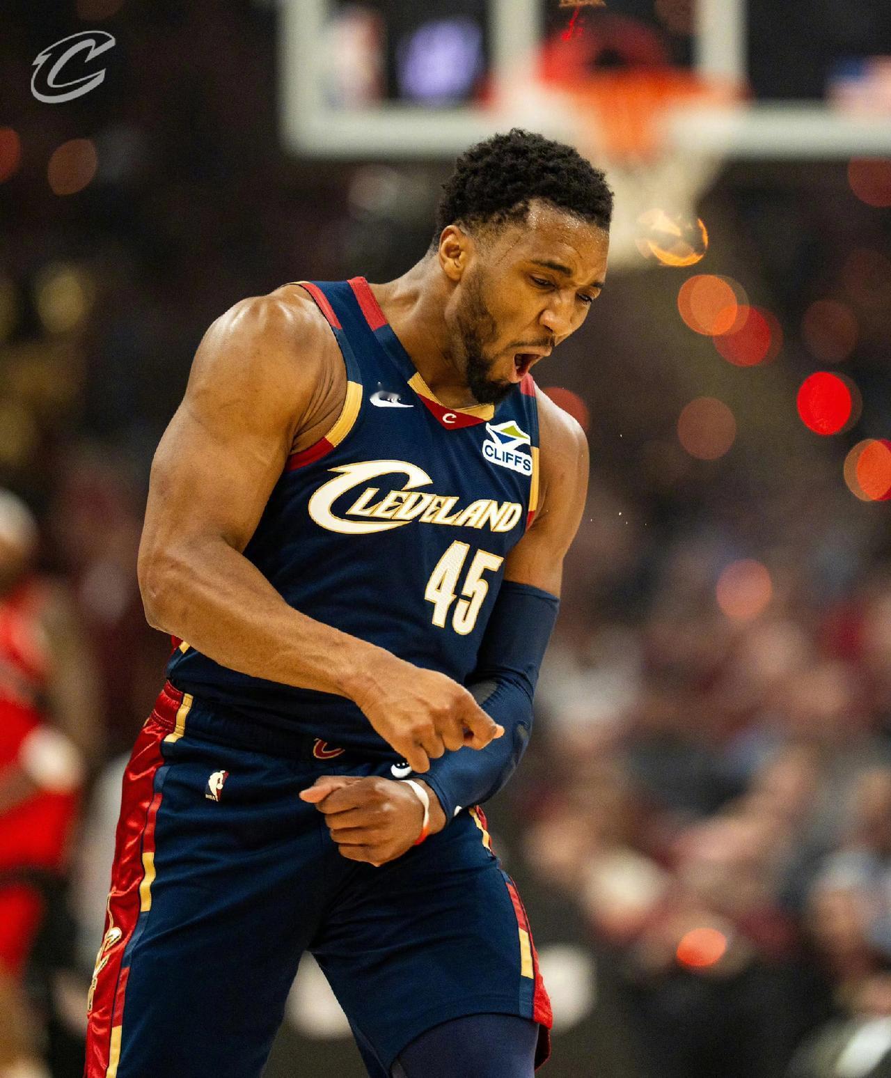 相差甚远！！！同样是打了2场季后赛！！米切尔和布伦森两人数据对比！！！米切