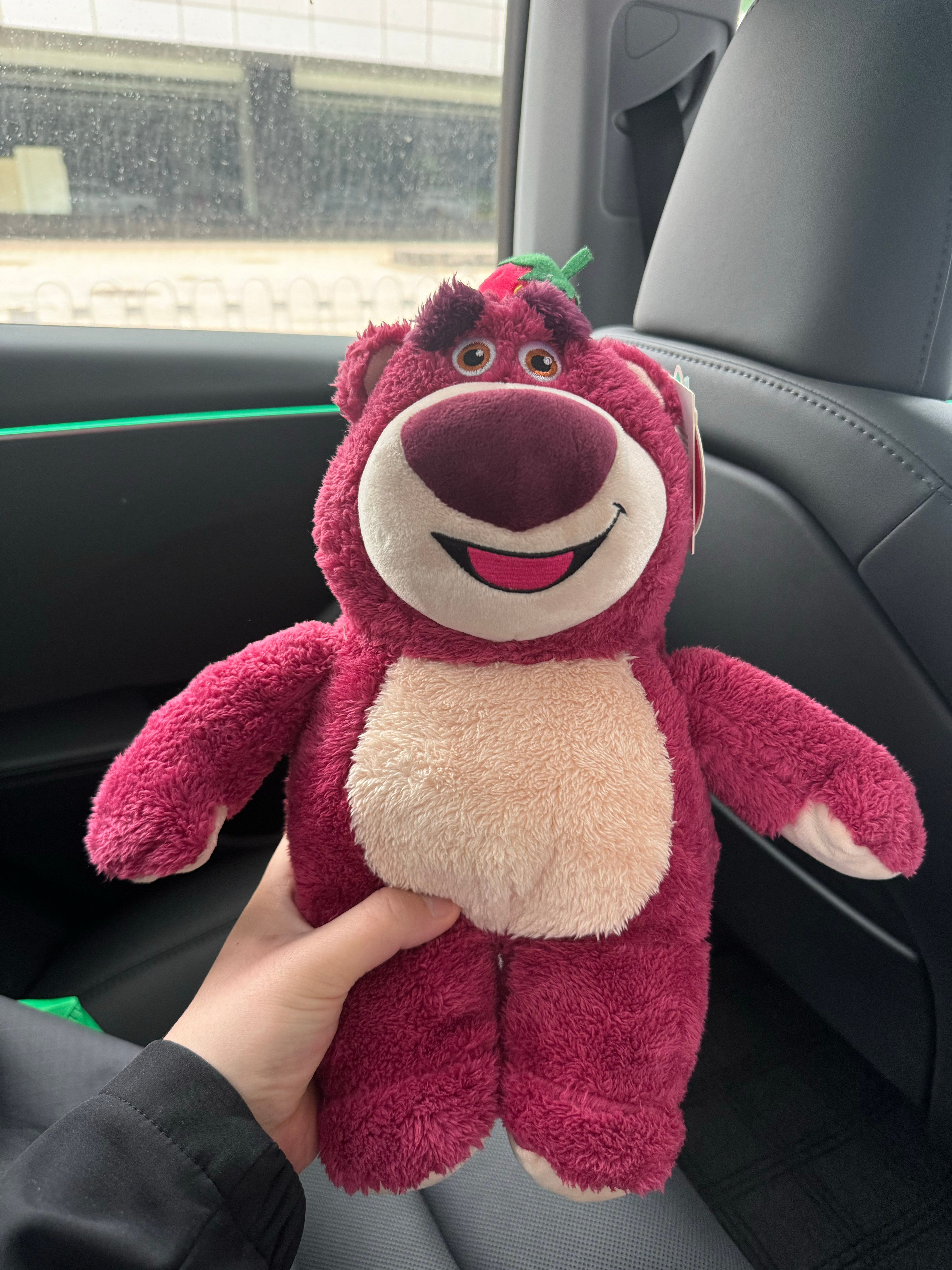 我没有在车上放香皂，而是在车上放了个草莓熊车上放香皂