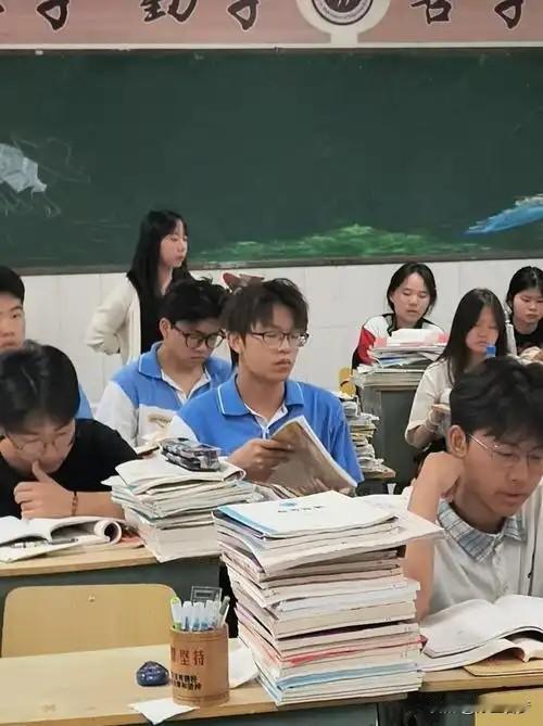 高考真的能改变命运吗？我觉得不能，以前是可以的，从不包分配那一刻起慢慢的越来越