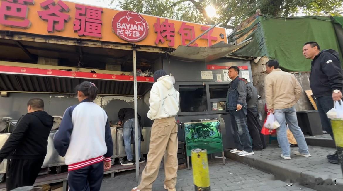 七纺美食真多慕名而来，不虚此行，早晨一大早刚出炉的烤包子实在是太香了，肉质细腻