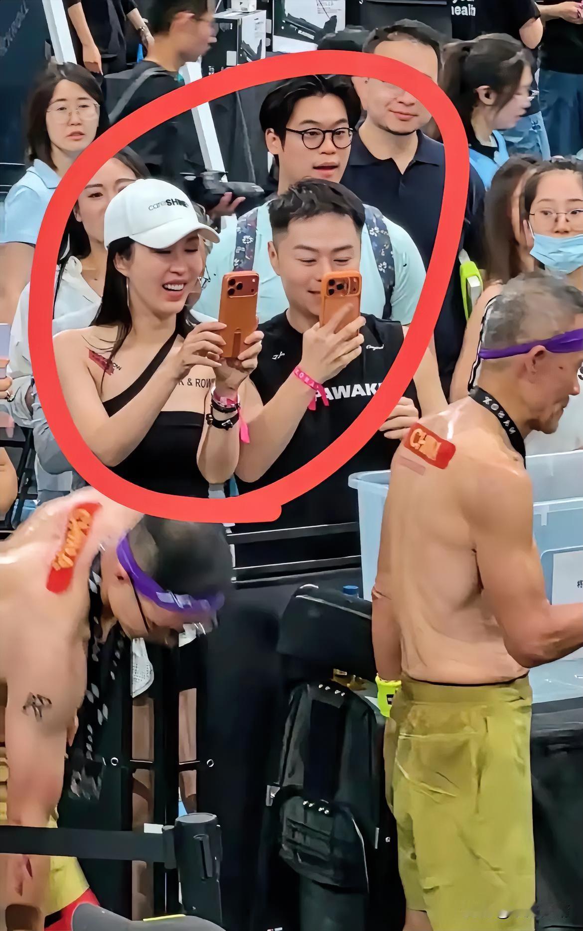 王石啊王石，你可长点心吧虽然老婆田朴珺来为你加油了，可明眼人都能看出细节不对