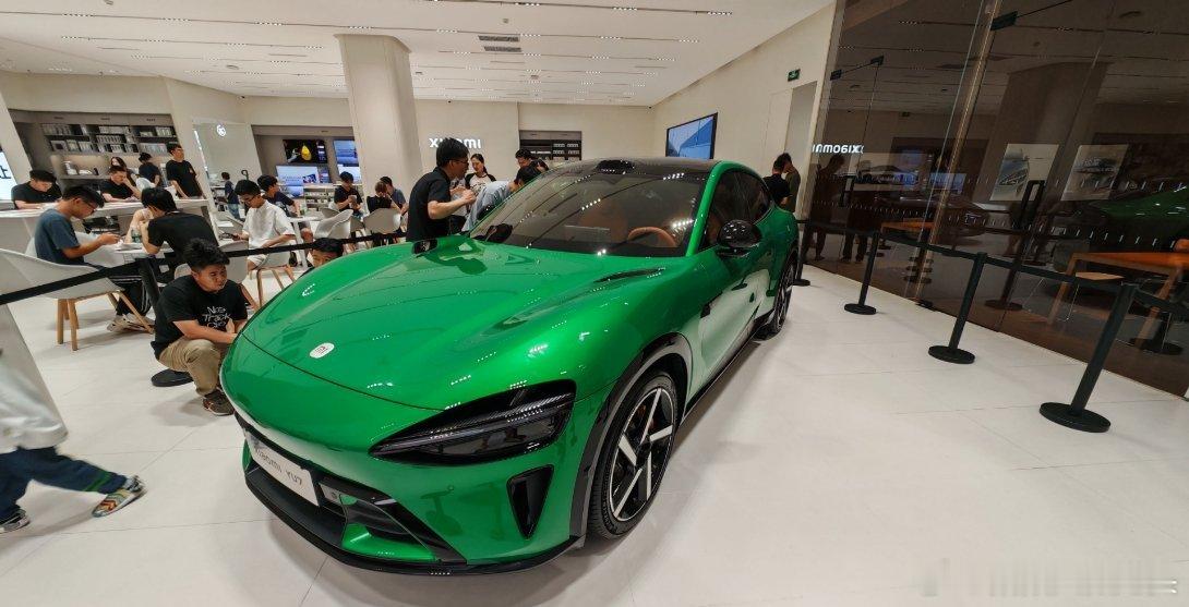 小米YU7价格刚刚小米yu7三分钟大定超过20万台，5分钟估计30万台了，这是何
