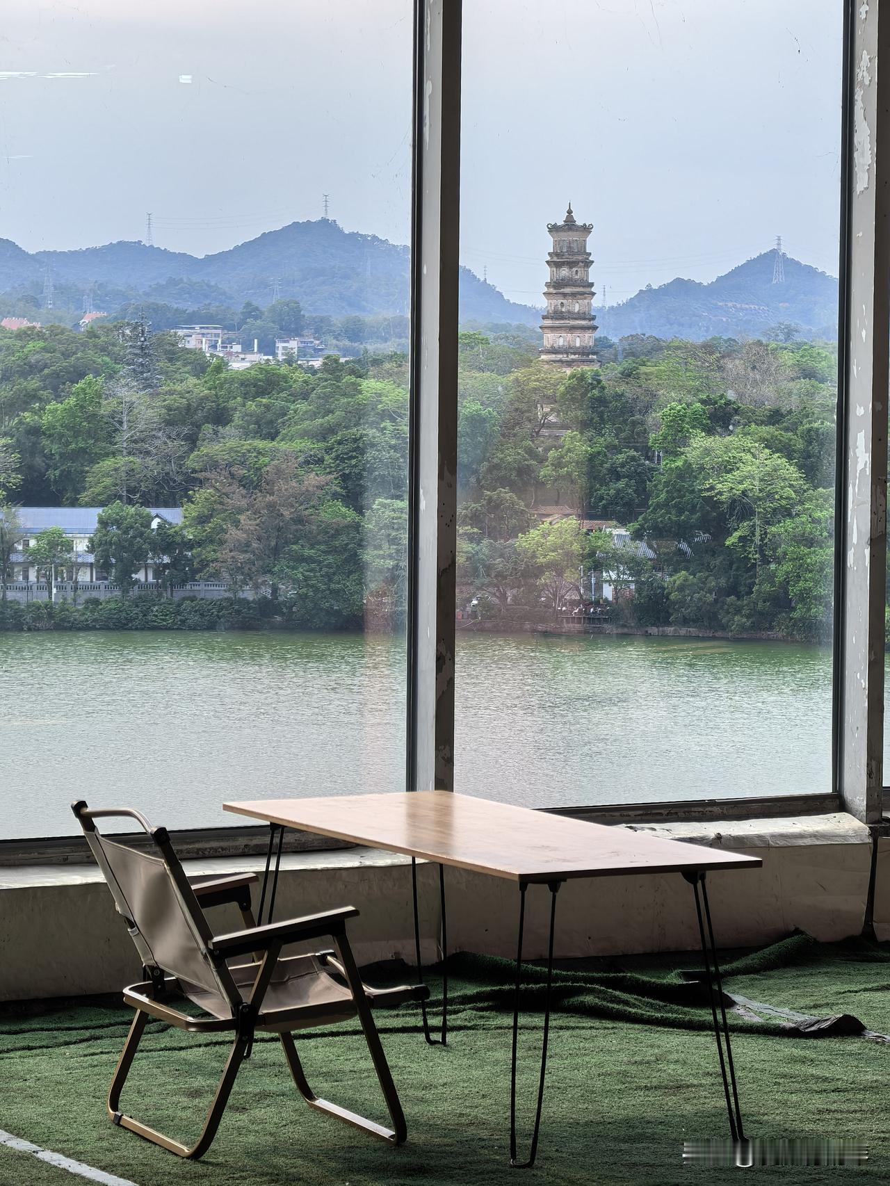 来西湖丽日吃饭，无意间发现这么好的地方，不用花钱就能看西湖美景！直达电梯🛗