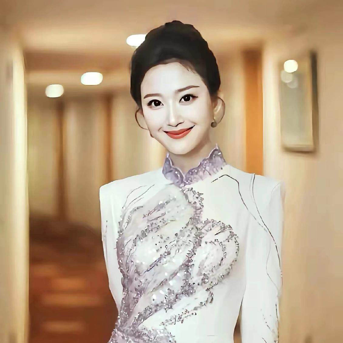 央视春晚最大黑马，刘心悦2026主场一战封神，这颜值谁顶得住？2026央视春