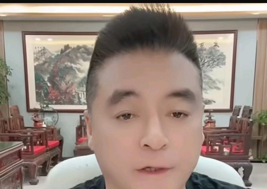 魏三和娇娇这师徒俩，因为翡翠的事，在网上互撕已经有一段时间了。到了现在，事情非