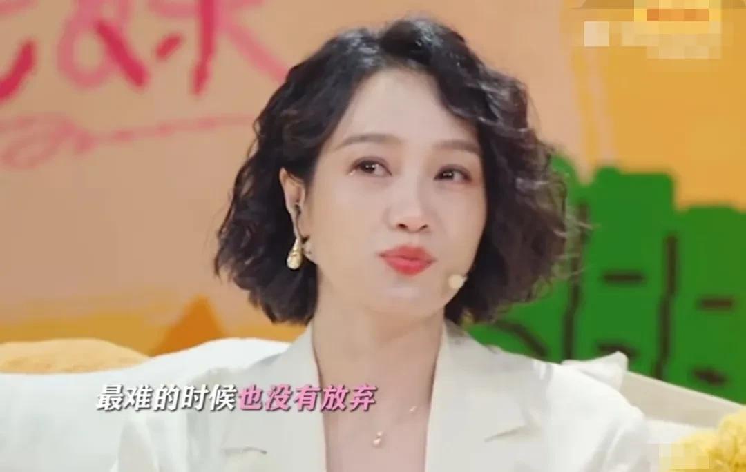 朱丹在7岁的时候爸爸就去世了。她爸爸得的是肺结核，传染性很强。朱丹妈妈没办法，为