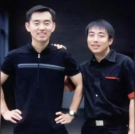 过去20年中国男乒经历的四个时代。1、刘国梁、孔令辉双子星时代。二人都成就了大满