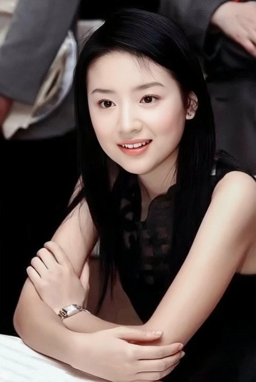 董洁说自己快养不起儿子了，这并非夸张，他最近在直播间算了笔账，儿子顶顶一年的课外