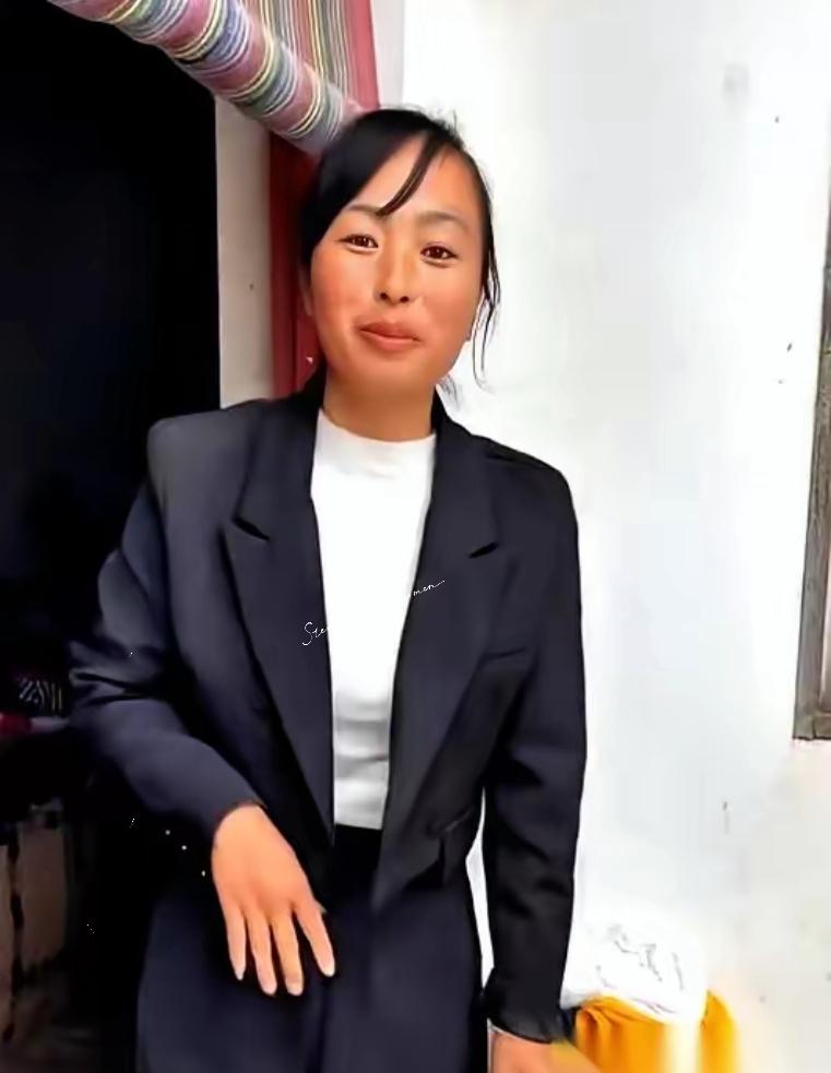 你要养他们，我们就离！”男人指着门口那五个孩子，手在发抖。他刚下工，一身木屑味