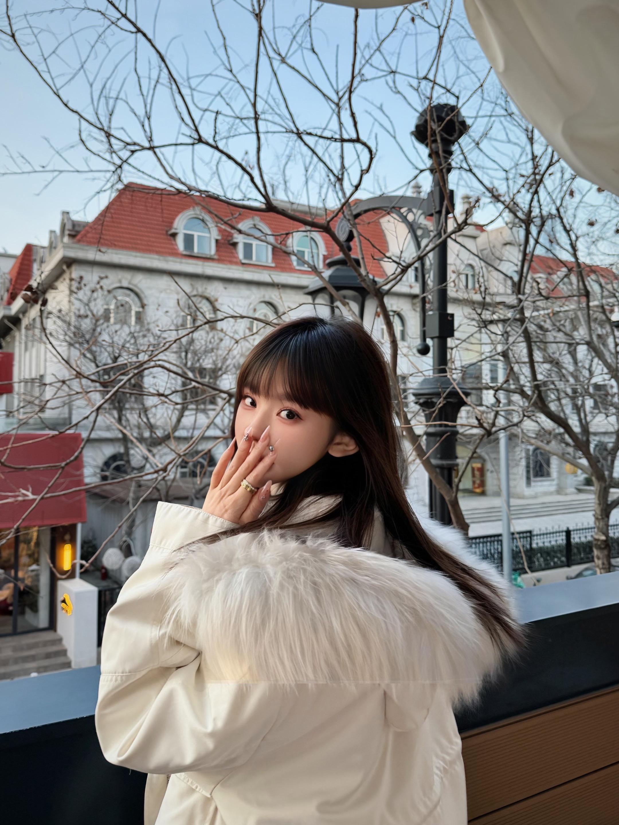 如果你不开心 我跟你说最早的早安 和最晚的晚安.