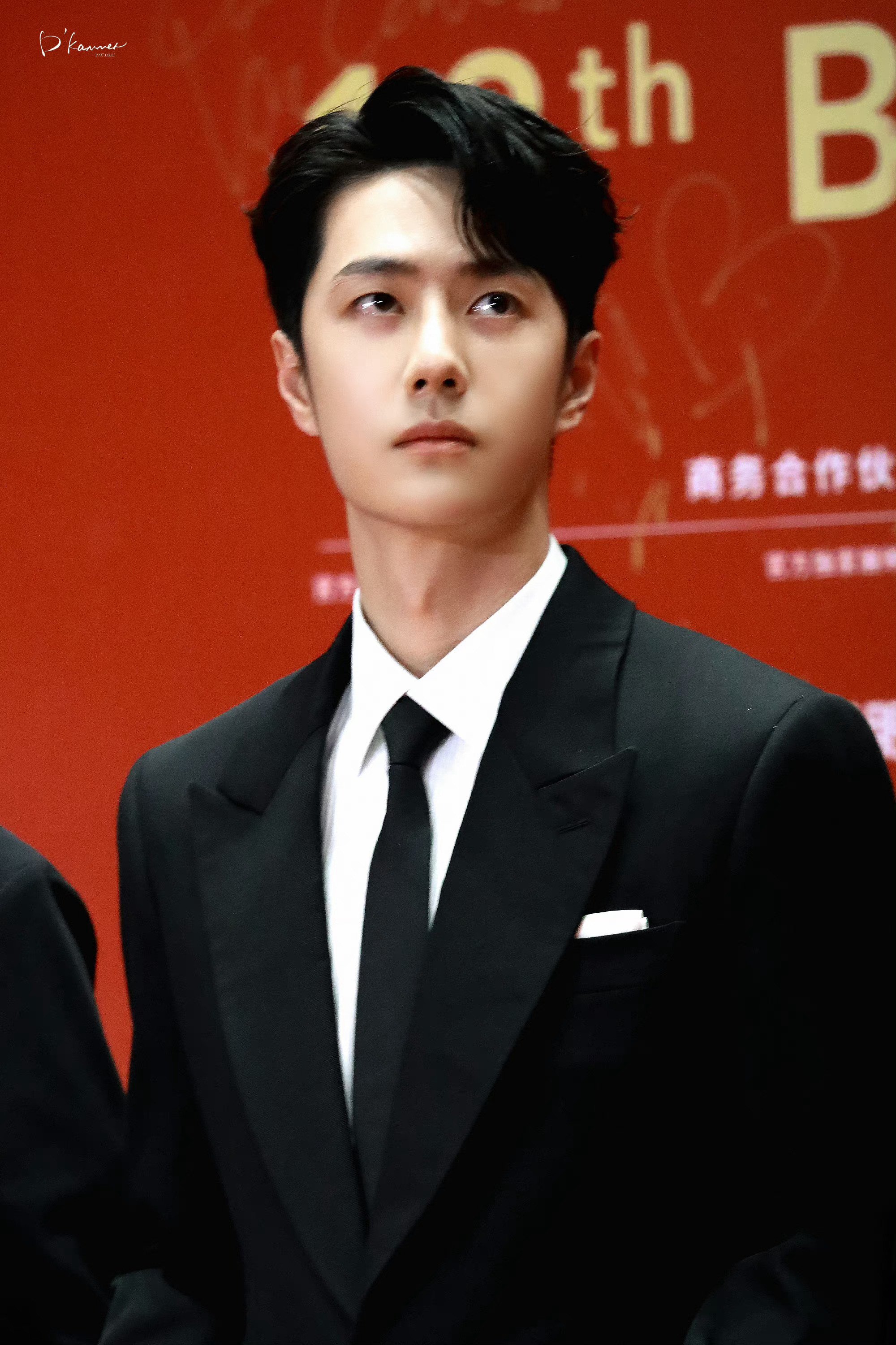 板板正正的王一博，真的很适合英雄形象！屈指算来，我们雷宇的生日也不远了呢！