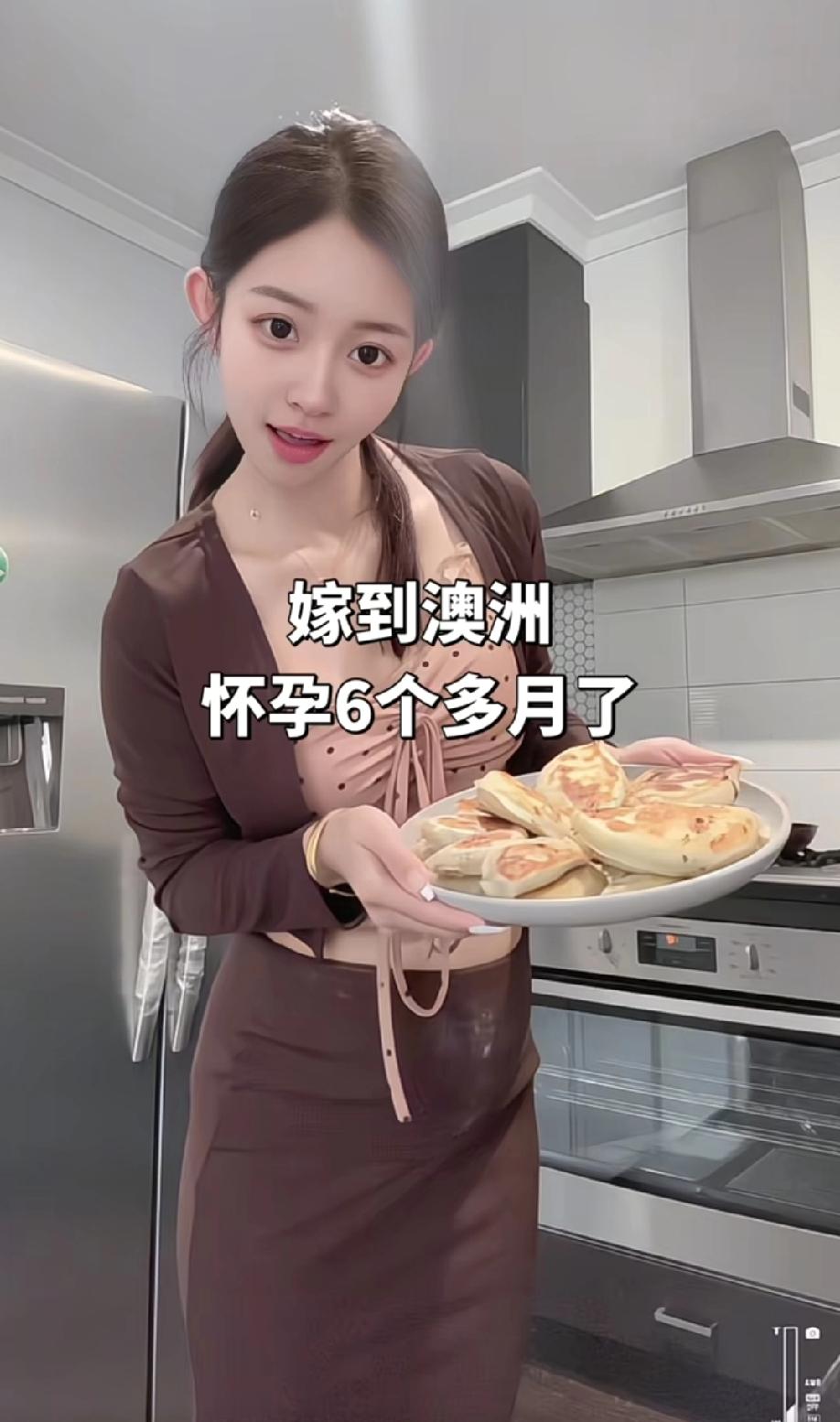 嫁到澳洲、怀孕六个多月的美女主播一大早起来给老公做早餐！网友吐槽:这么漂亮贤惠