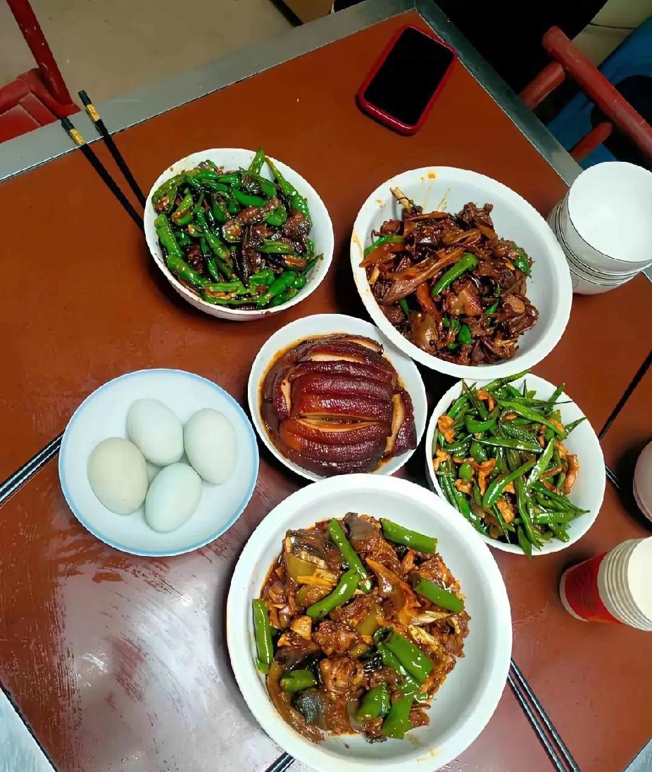 这一桌子菜要喝什么档次的酒呢？