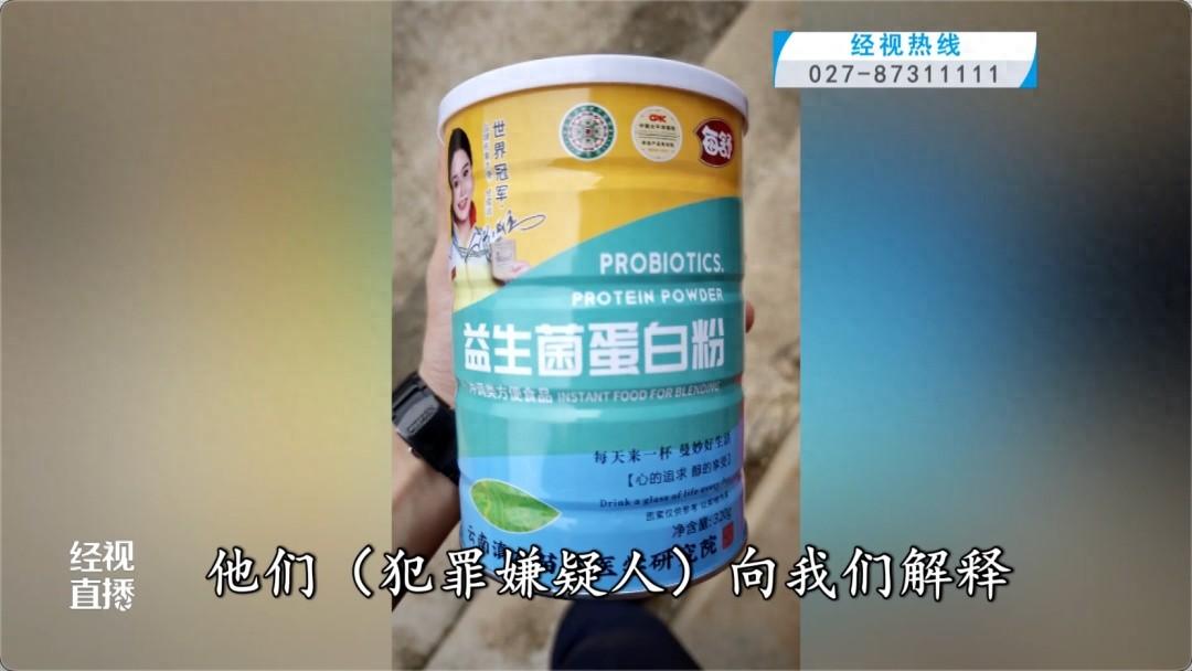 湖北黄冈，一群大妈听说有免费鸡蛋领，只需听健康讲座就行，总共35名老人赶到现场，