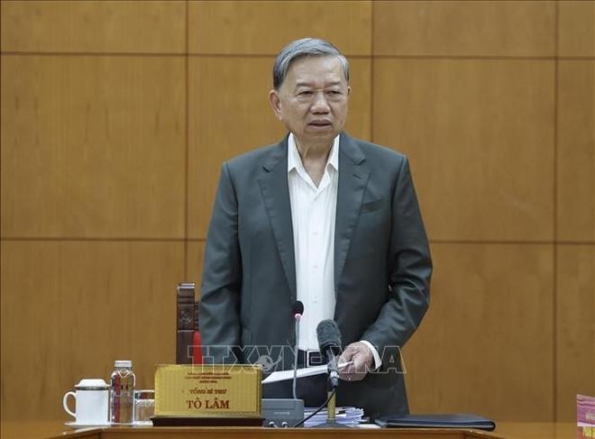 苏林从老挝回来后，明显地苍老了。不得不说，他的工作太繁忙了，除了外访，还要参加各