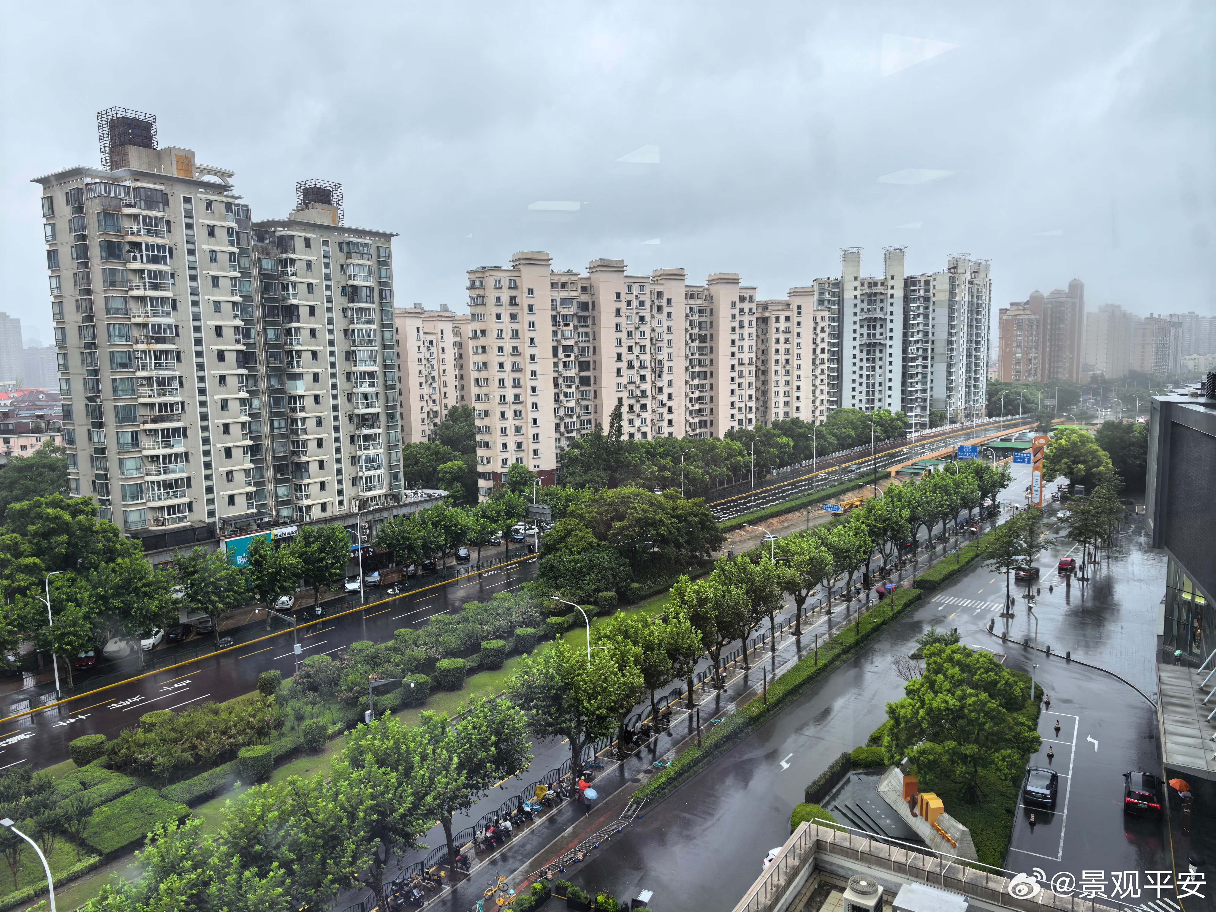 上海地铁限速建议居家办公当早上看到公司各种群“居家办公”的通知时，我已经在上班路