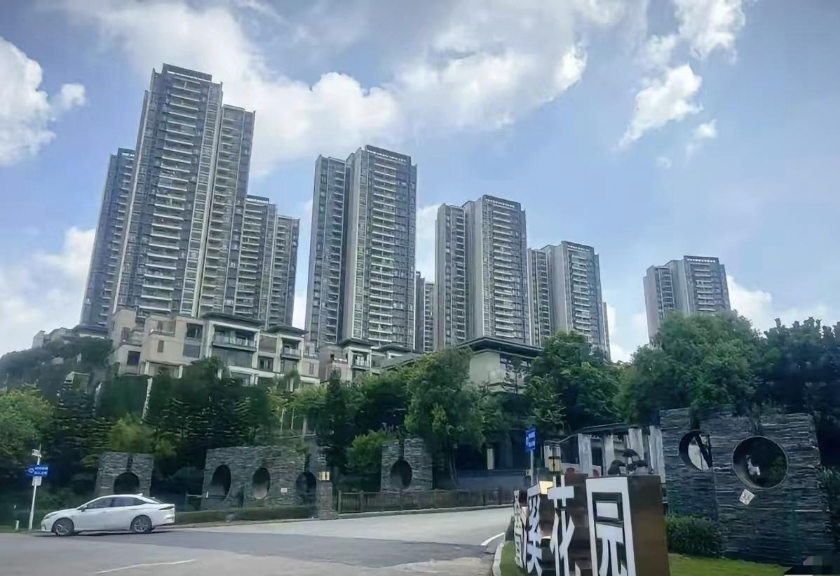 广州一楼盘房价相比几年前的高峰期跌了百分之八十，堪称广州跌幅第一。这个楼盘就是位