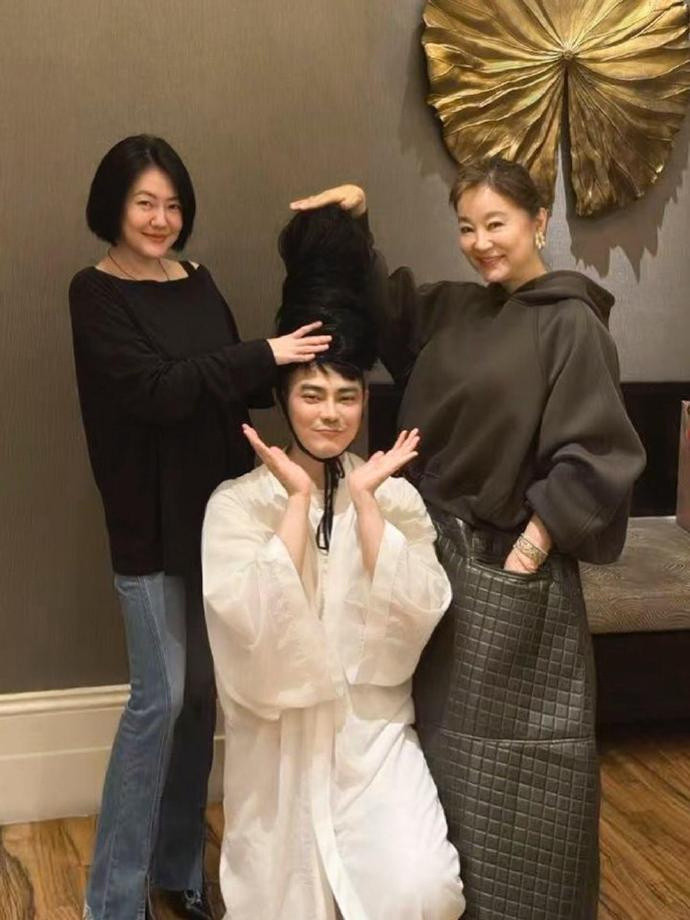 小S林青霞合照小S、林青霞与网友合照曝光，梦幻联动了！