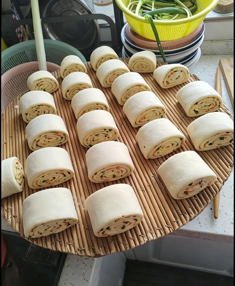 周末同事来我家玩，我说：你好不容易来我家一次，等会我带你出去吃，同事说：我能点餐