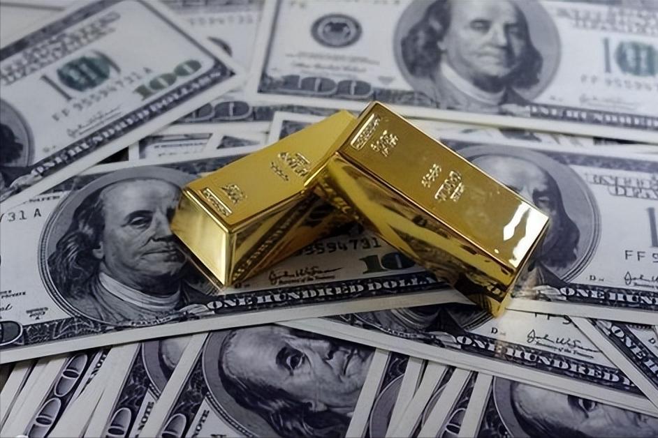 英国当年牛得不行，建立起英镑金本位，英镑能直接在银行按固定比例换黄金。可这玩意儿