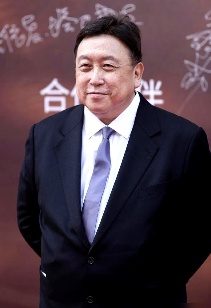 王晶早把刘德华看透了，红馆演唱会场场爆满，私底下能坐下来踏实吃顿饭的同行，愣是挑不出几个女儿办百日宴