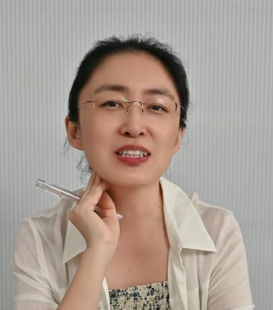 吃瓜蒙主只是揭露了清朝的一些腐败没落、祸国殃民的问题，怎么就给扣上了一顶破坏民族