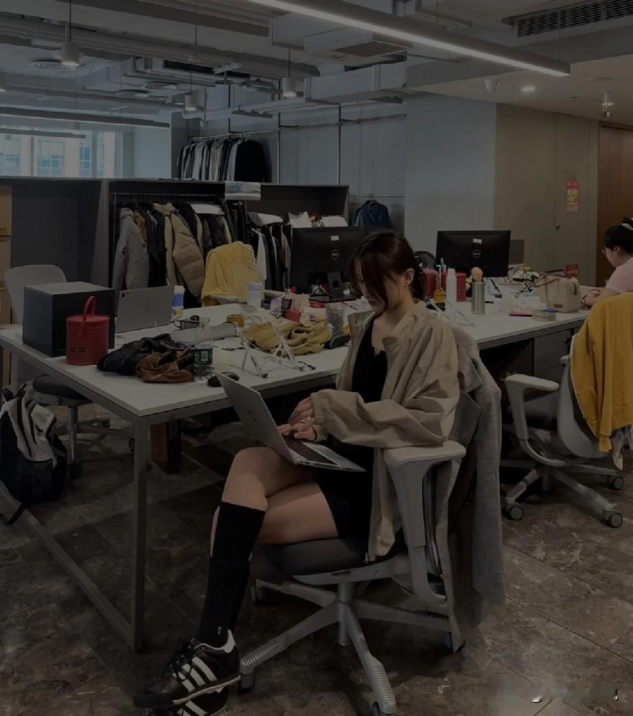 约定今天9:00来公司报到的产品经理到点了还没到，给招聘hr担心的不行，就怕人又