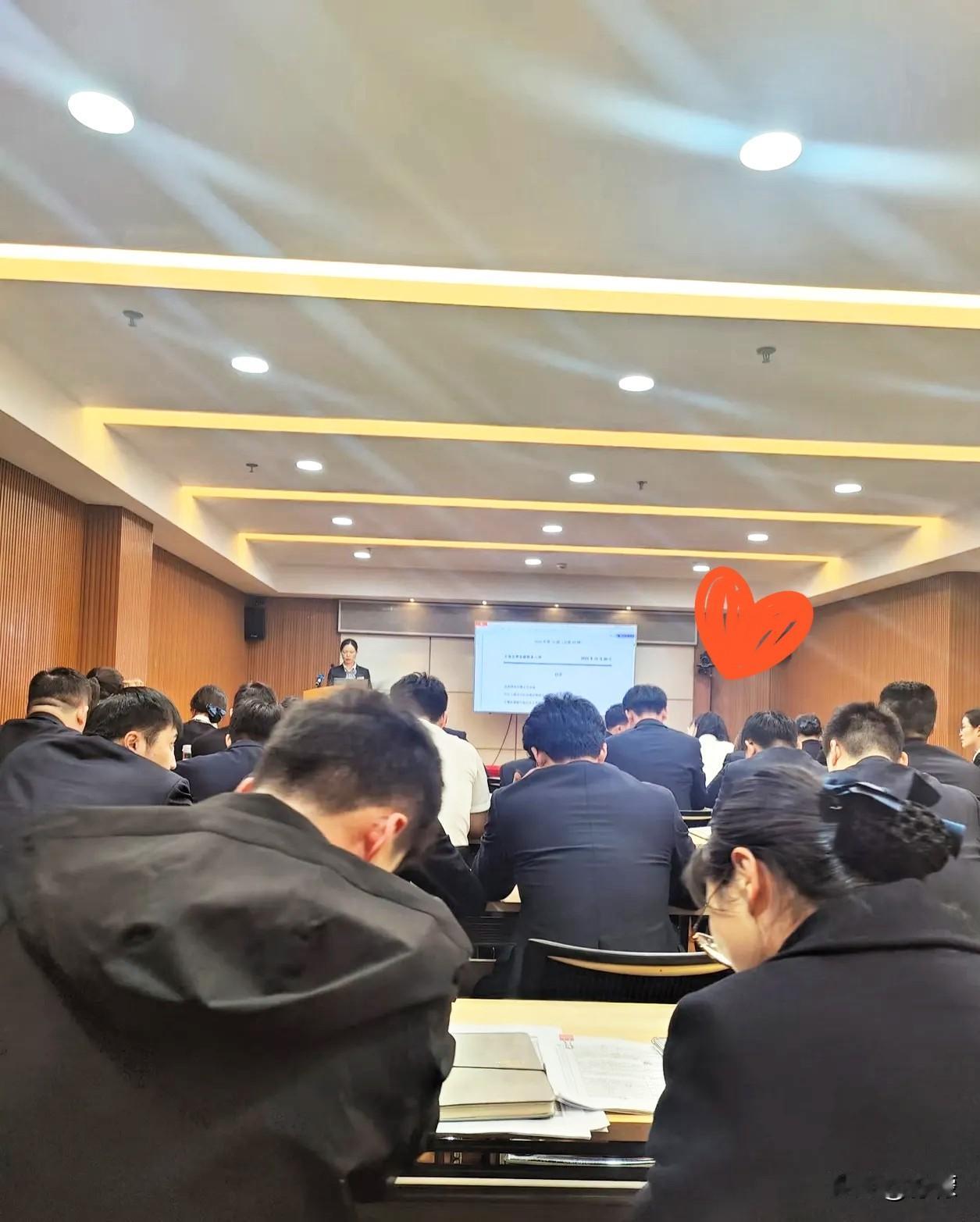 春节后上班第一天，领导为什么要先开个会？原因就一个：把大家从“过年模式”里拽