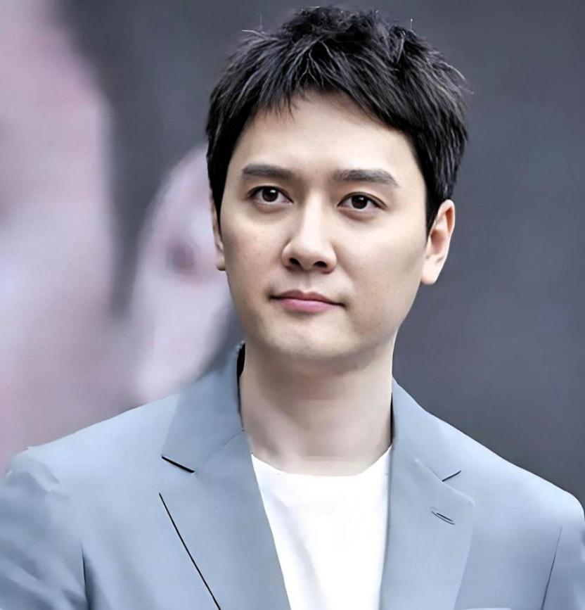 10亿家产，800万法拉利，抵不过她剥玉米的手。冯绍峰的父亲冯月平，纺织业巨头