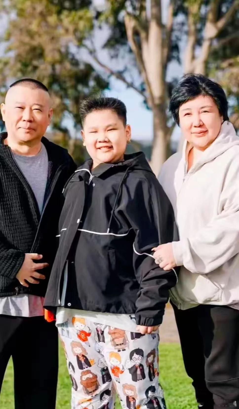 郭德纲10岁小儿子身高小朋友怎么胖成这样？不减肥吗？这么看还是郭麒麟顺眼点[允悲