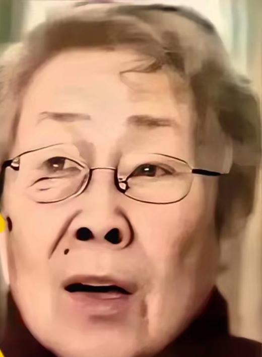 杜建英偷着乐的底气在哪？或许正来自宗馥莉奶奶王树珍那句偏心的话：“你一个人占那么