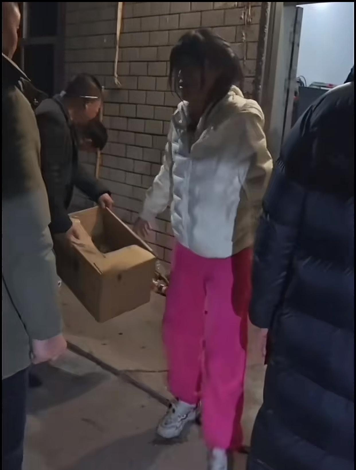 呆呆全程没笑脸看完这些细节就懂了！大多数人吃完后拍屁股就走，垃圾扔了满院子