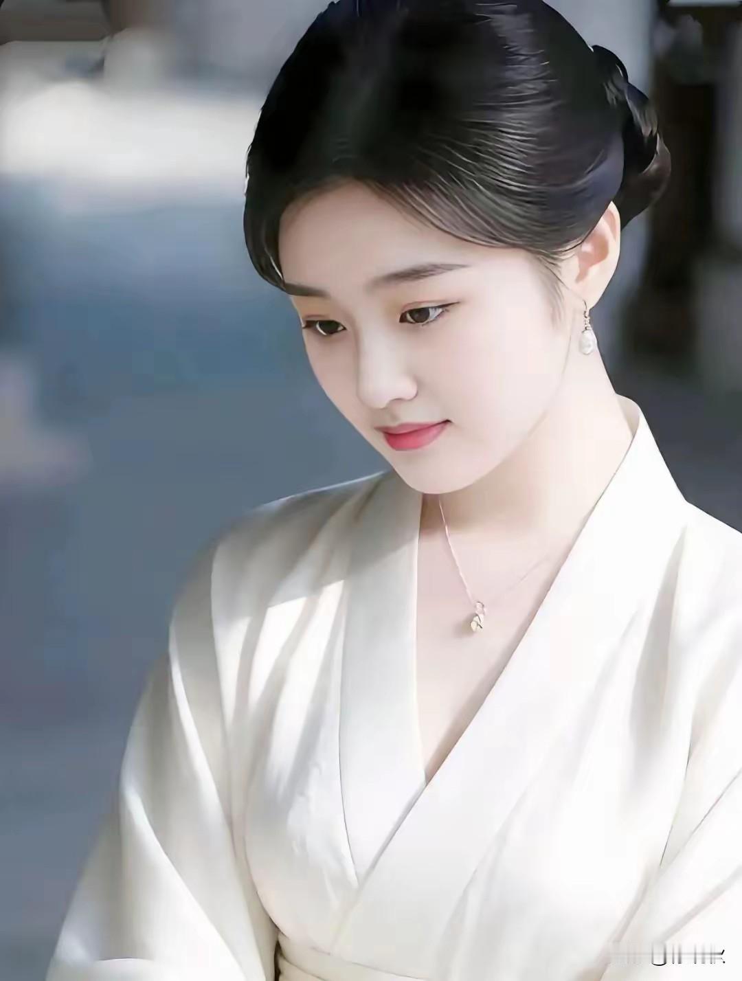 天要下雨无奈何，​女要嫁人难阻遏。​人间世事多离合，活在当下唱山歌。