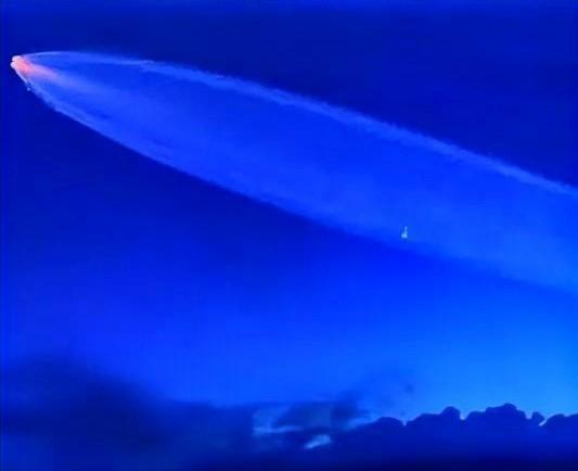 中美一旦开战，美国首击会打哪里？话说中美要是真开打，美国多半会先瞄准太空里的目