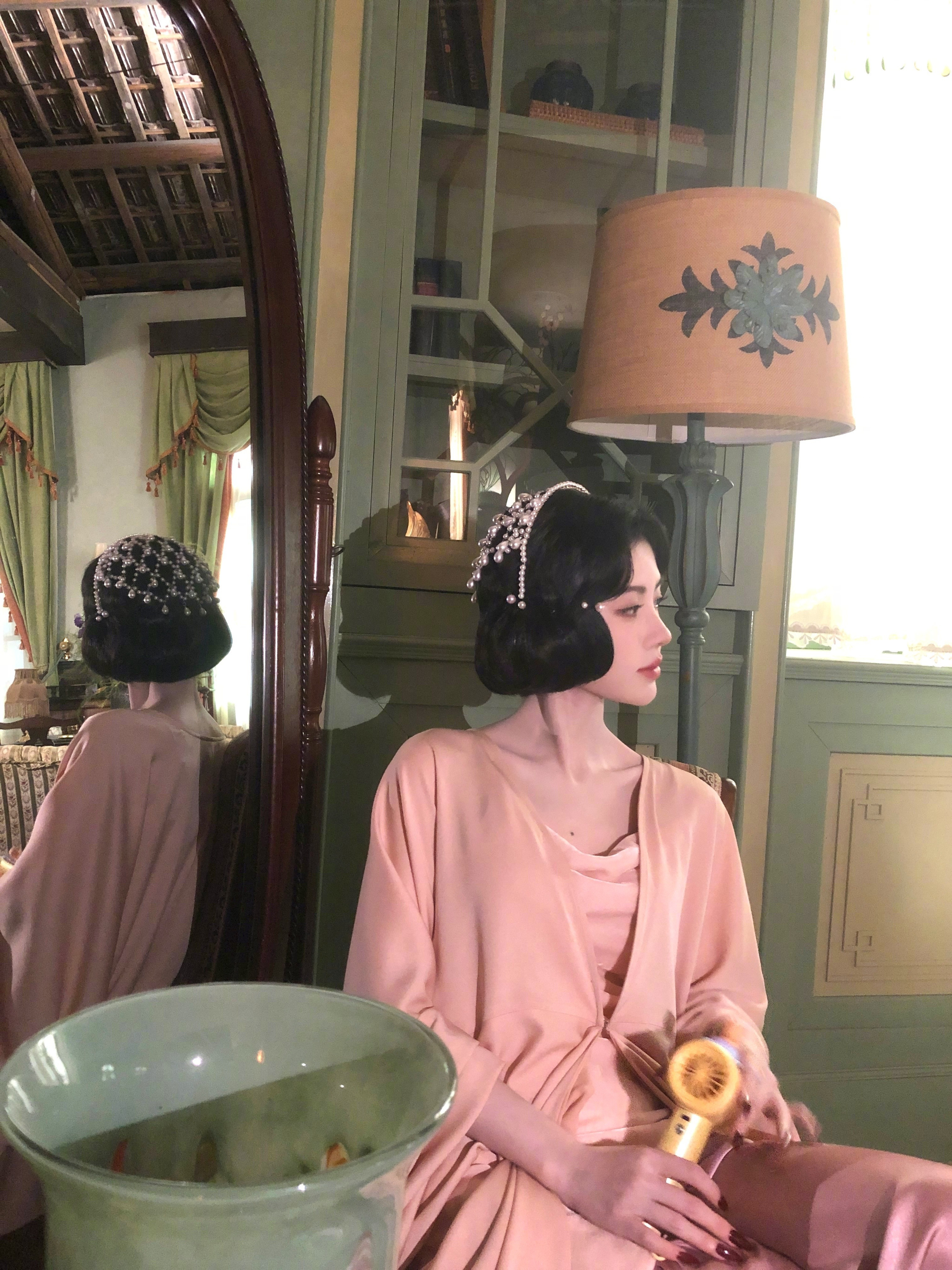 鞠婧祎发了苏绿夏九宫格美丽小鞠突然出现🤩🤩🤩发九宫格来哄小朋友们了，美鼠了