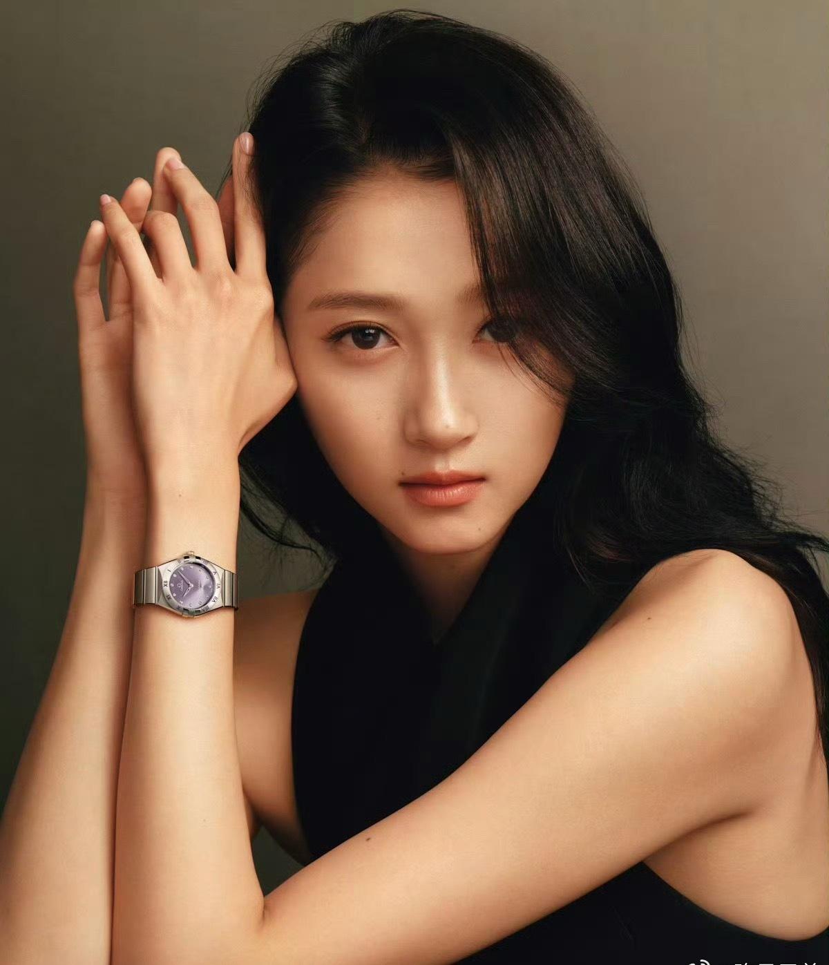 杨单画的关晓彤发现晓彤现在的颜值真的是巅峰简约高级从容感扑面而来不是