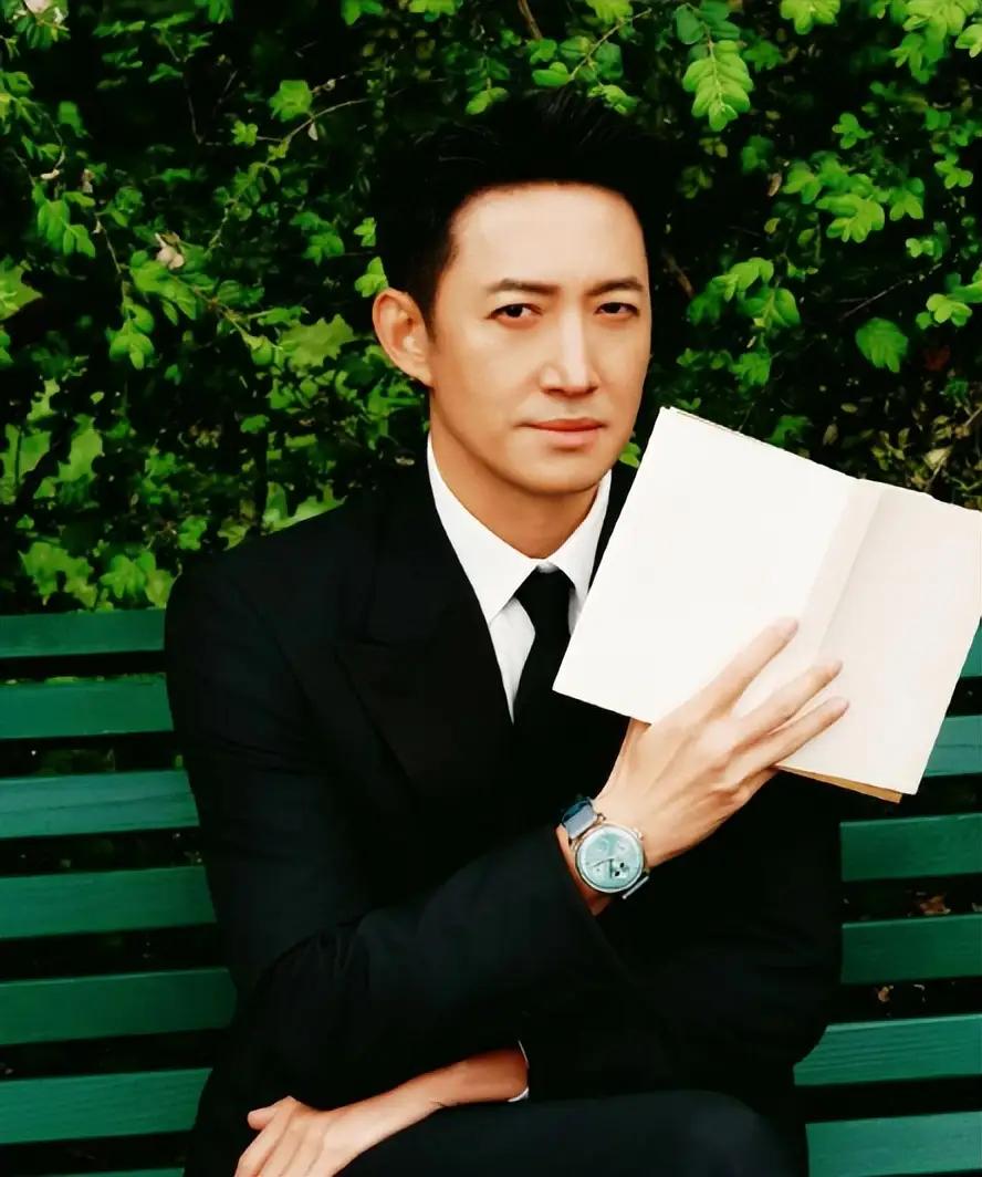 这4位男星专属于中年开挂，年轻时普通，越老越帅到犯规娱乐圈真有这么一批男星