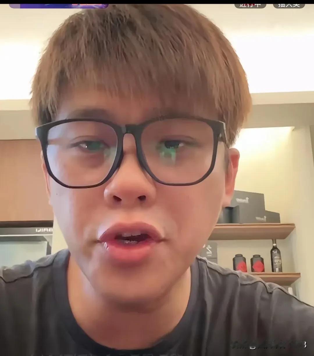 葛思琪直播又爆料说汪小菲的律师和大S的律师一起去到大s生前的豪宅清点物品。一进门