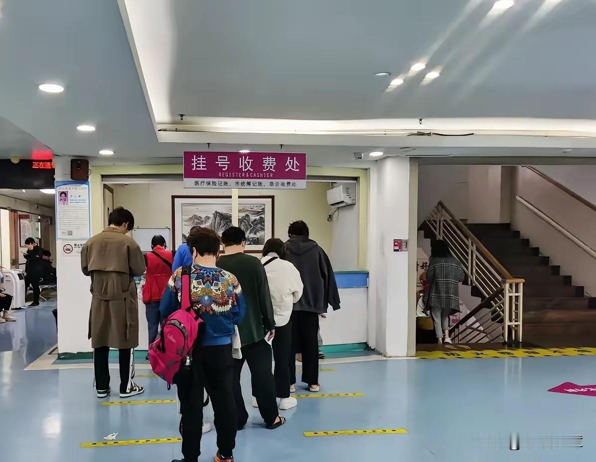 近期陈姐总觉得喘不上气，爬楼困难，自己去了医院，查出肺癌晚期，晚期啊，医生说治疗