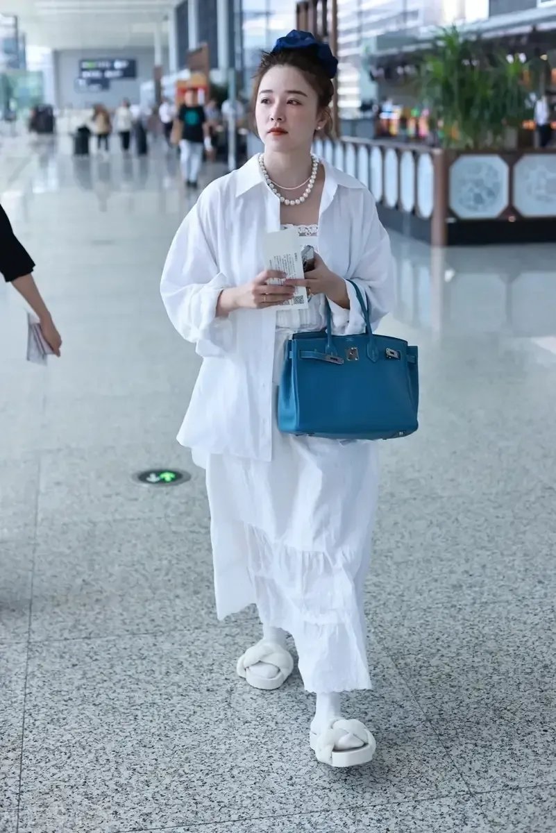 阚清子婚后幸福肥与老公越来越有夫妻相婚后的阚清子状态愈发滋润，从穿搭风格到气质