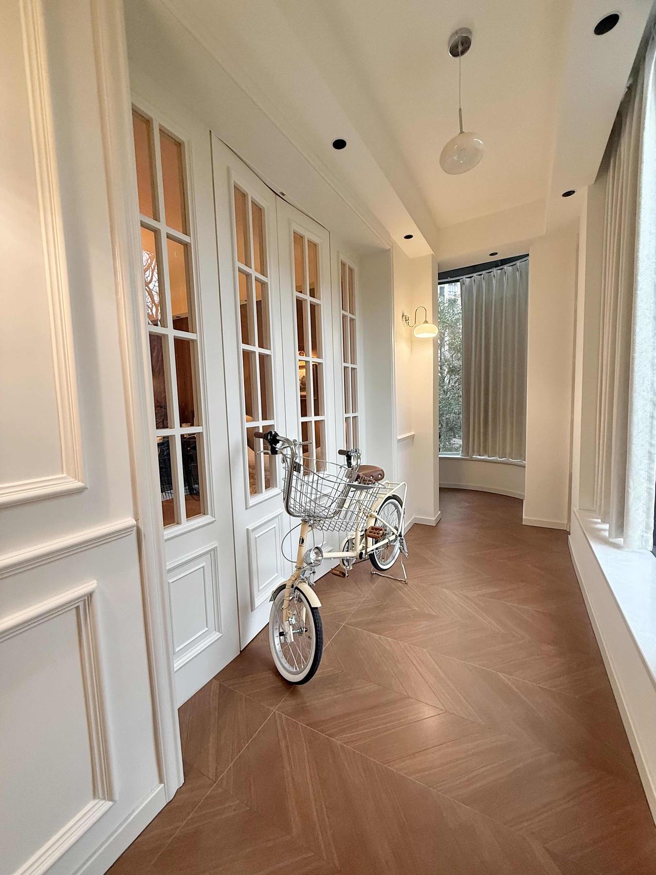 杭州一夫妻晒出自己家，套内210m²大平层，经典的法式装修风格，没请设计师，全是