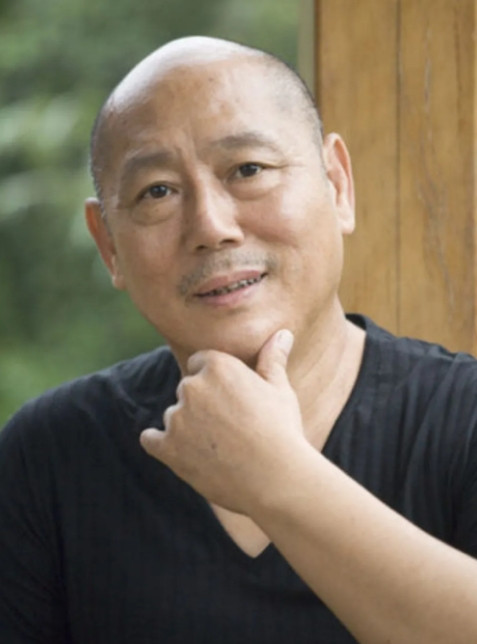 2006年，把6岁儿子和前妻赶出家门的李成儒，没有了狠劲，拉着小18岁的二婚妻子